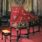 Versione Luigi XVI Finitura 'Angeli musicanti' con basamento a colonne coniche a tortiglia - Prezzo (IVA esclusa) 20.100 euro